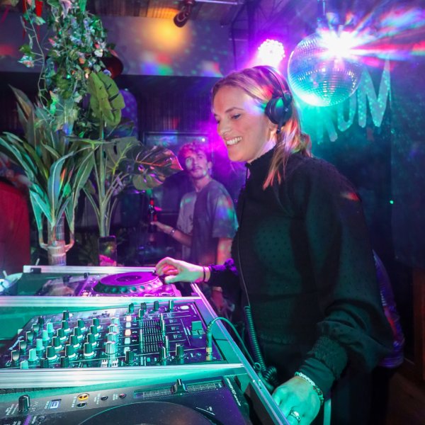 【非売品】mother 19990428 mixed by DJ EMMA DJ Emma (UK) - DJ Emma's Eclectic Chart on Traxsource
