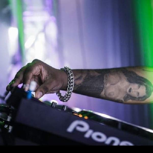 Milty Evans Milty Evans Oct Mos Def Hot Chart on Traxsource